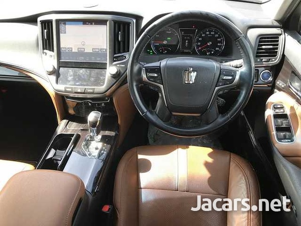 Toyota Crown 2,0L 2017-2