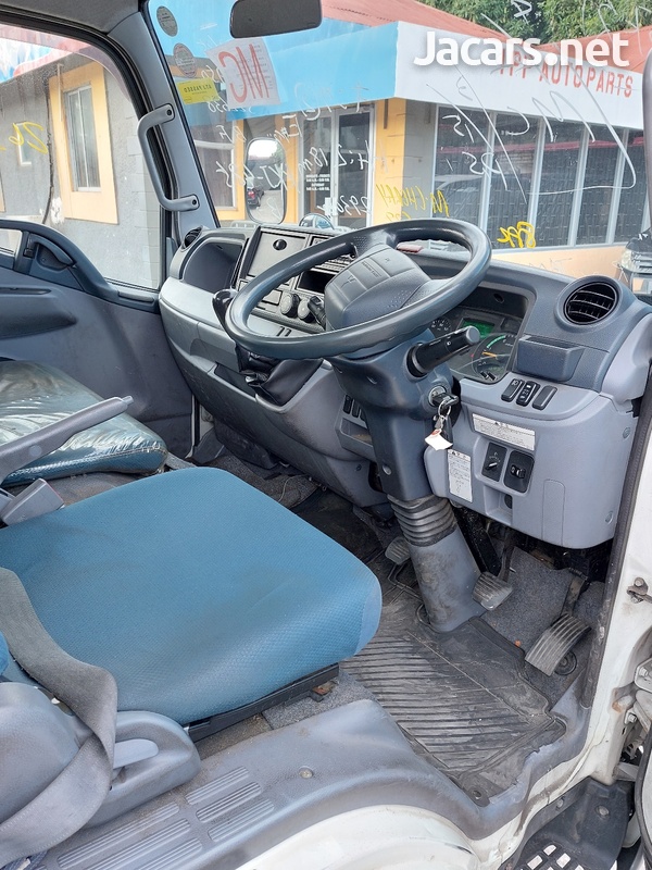 Mitsubishi Fuso 7 ton truck with tail lift-14