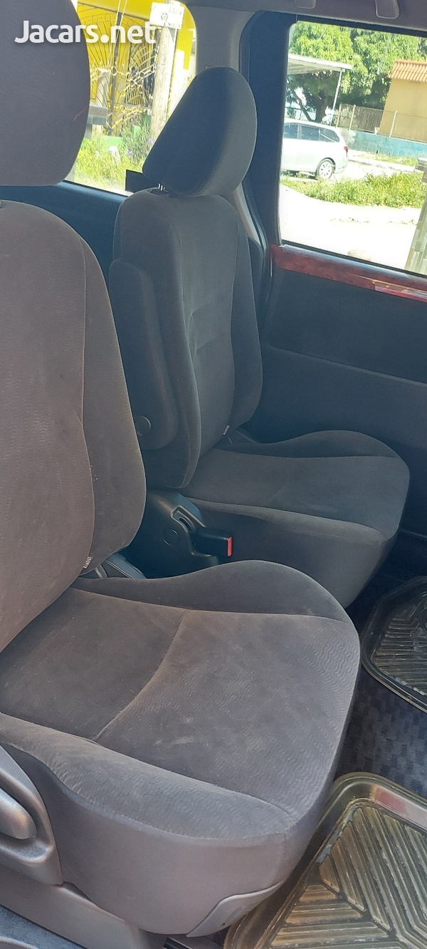 Toyota Voxy 2,0L 2010-7