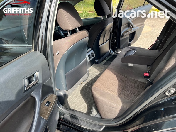 Toyota Mark X 2,5L 2013-7