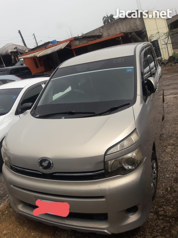 Toyota Voxy 2,0L 2010-2
