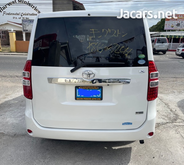 Toyota Noah 2,0L 2013-11