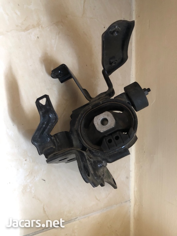 2010-2013 Toyota Voxy transmission mount 3ZR engine.-1