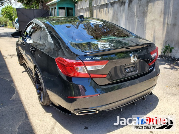 Honda Accord 1,5L 2020-4