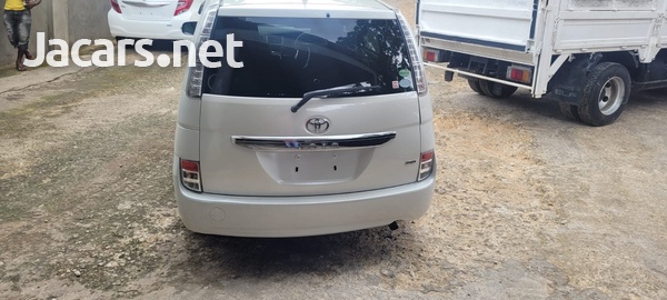 Toyota Isis 1,8L 2013-3