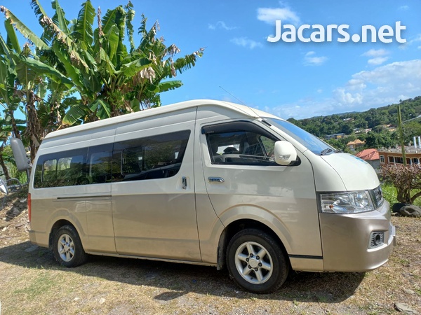 2016 Kinglong. 15 seater. mint condition-4