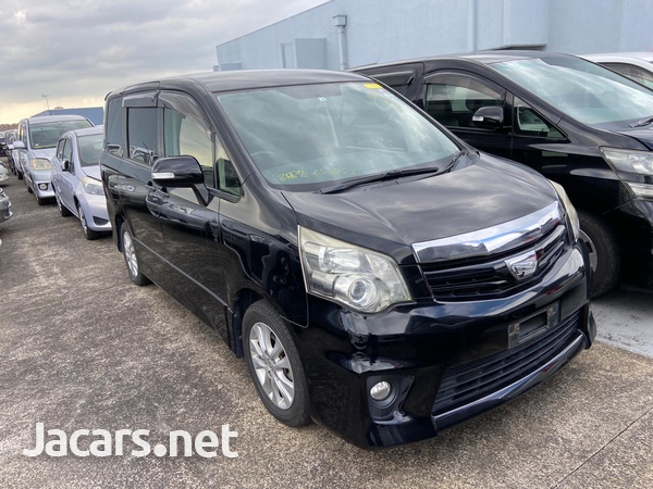 Toyota Noah 2,0L 2012-1