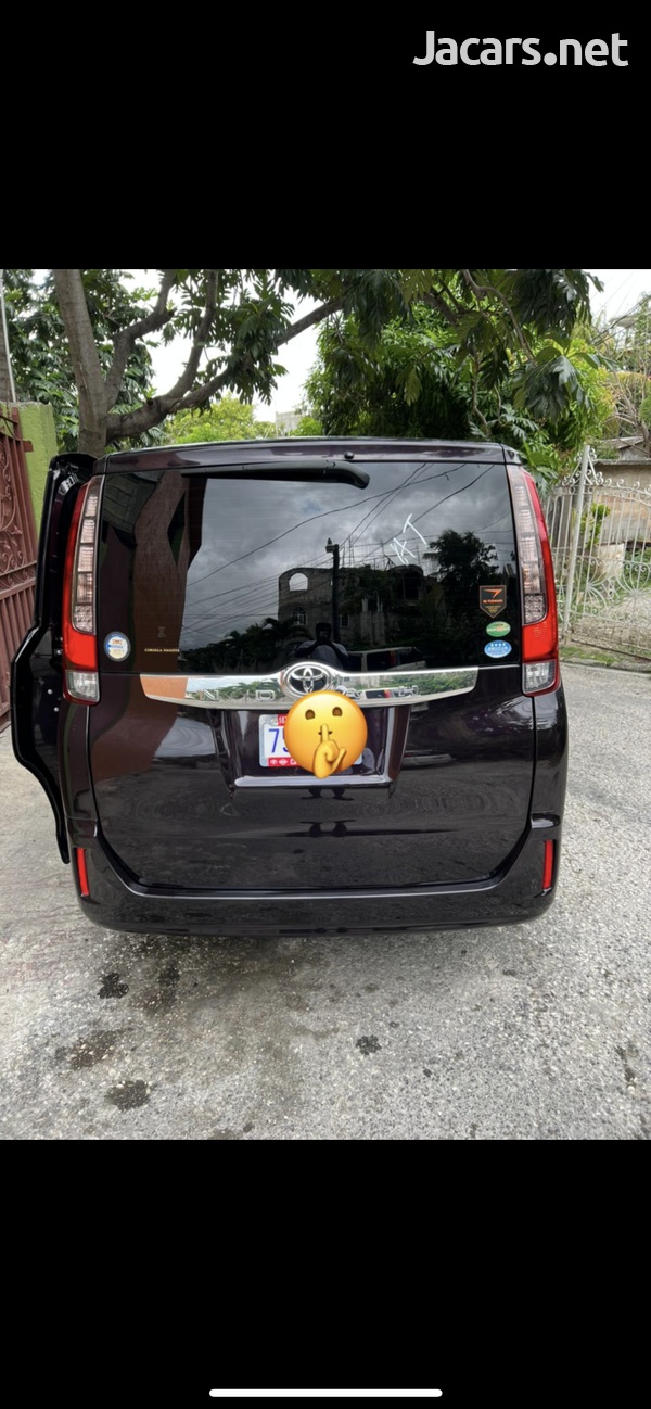 Toyota Noah 2,0L 2015-1