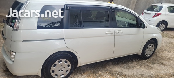 Toyota Isis 1,8L 2013-4