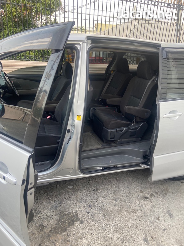Toyota Estima 2,0L 2010-8
