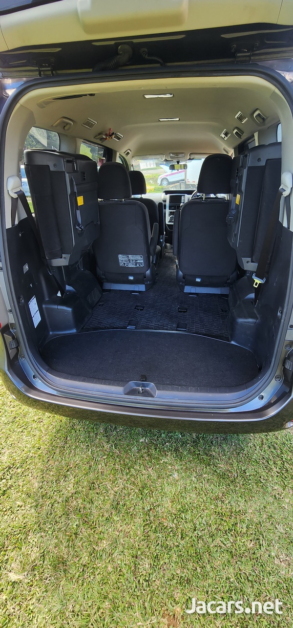 2013 Toyota Noah-6