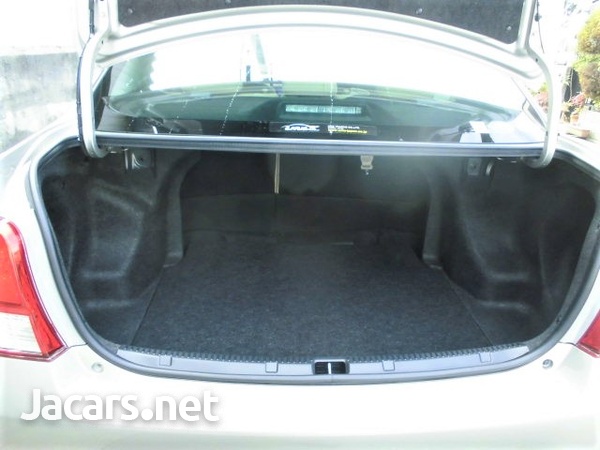 Toyota Axio 1,5L 2013-8
