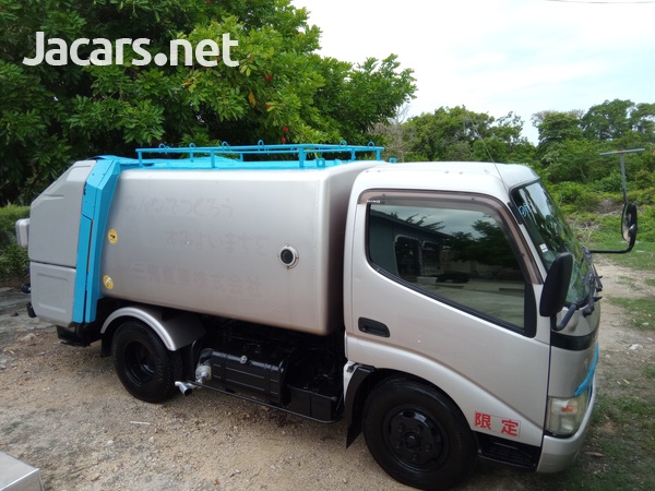 Garbage Truck-3