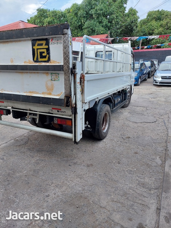 Mitsubishi Fuso 7 ton truck with tail lift-3