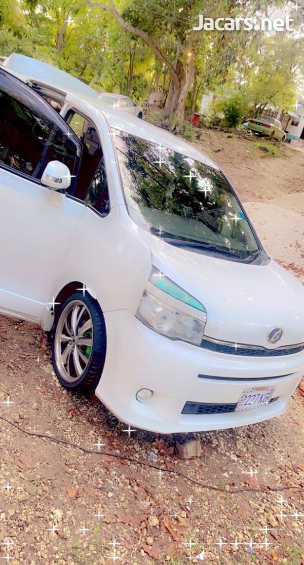 Toyota Voxy 2,0L 2012-2