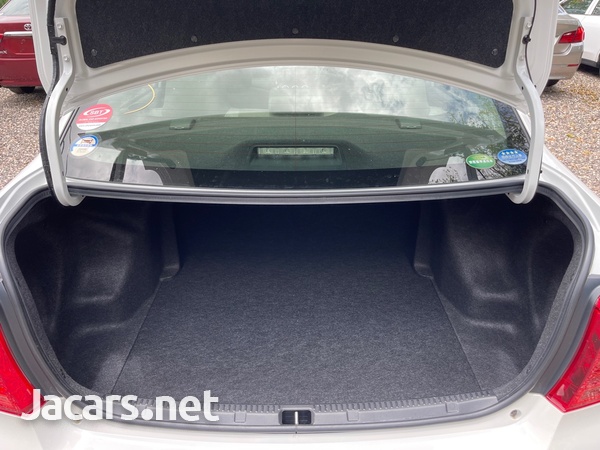 Toyota Axio 1,3L 2017-7