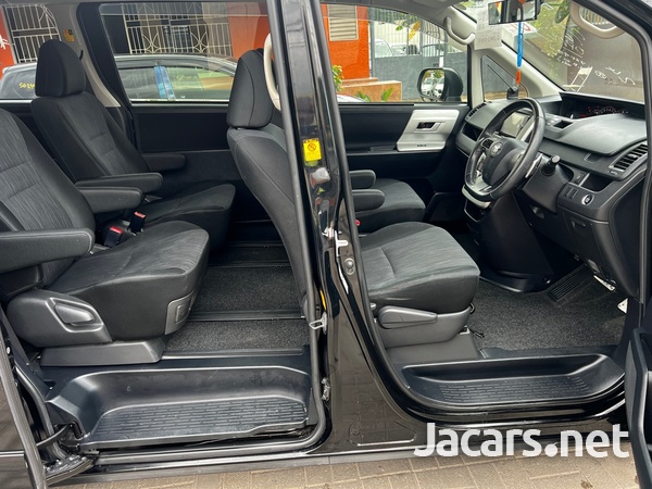 Toyota Noah 2,0L 2013