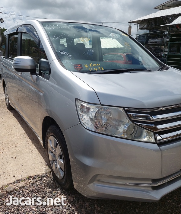 Honda Stepwgn 2,0L 2013-1
