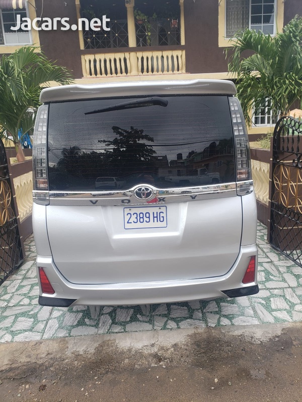 Toyota Voxy 2,0L 2014-5