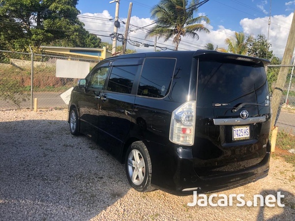 Toyota Voxy 2,0L 2011-2