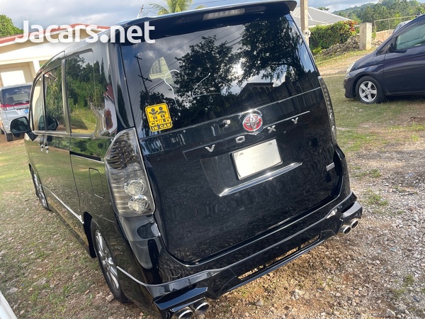 Toyota Voxy 2,0L 2013-7