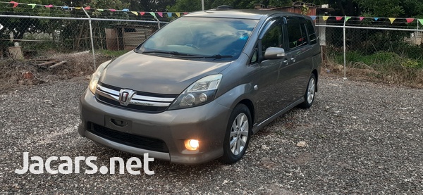 Toyota Isis 1,8L 2011-1