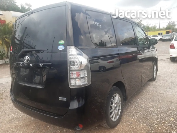 Toyota Voxy 2,0L 2013-4