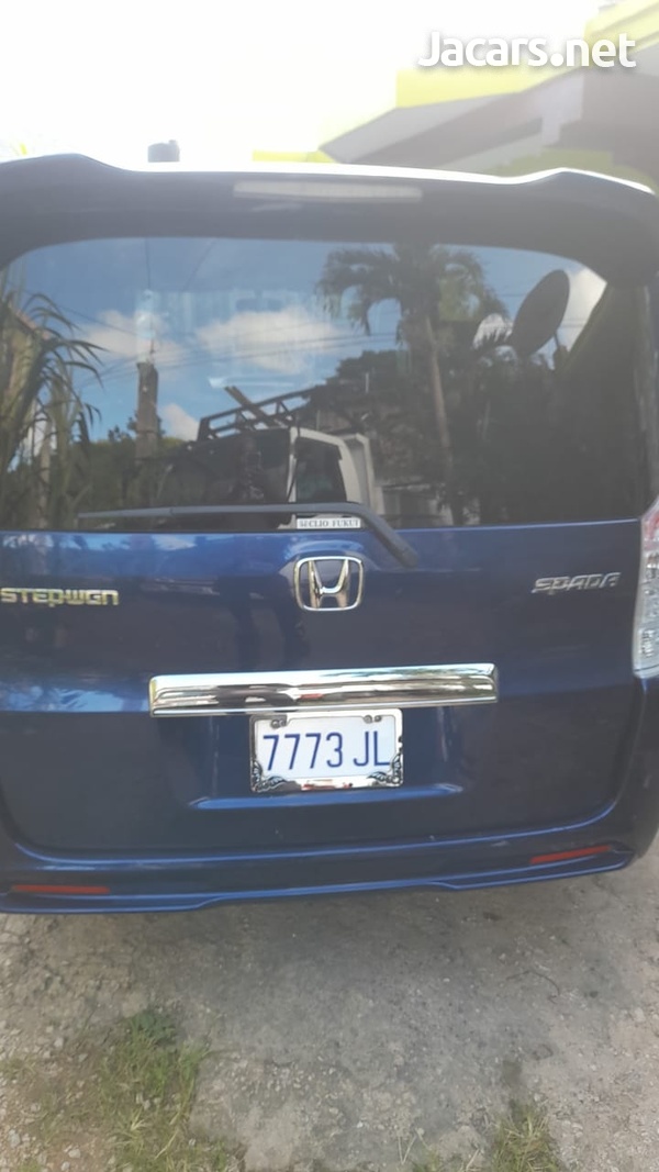 Honda Stepwgn 2,0L 2010-1