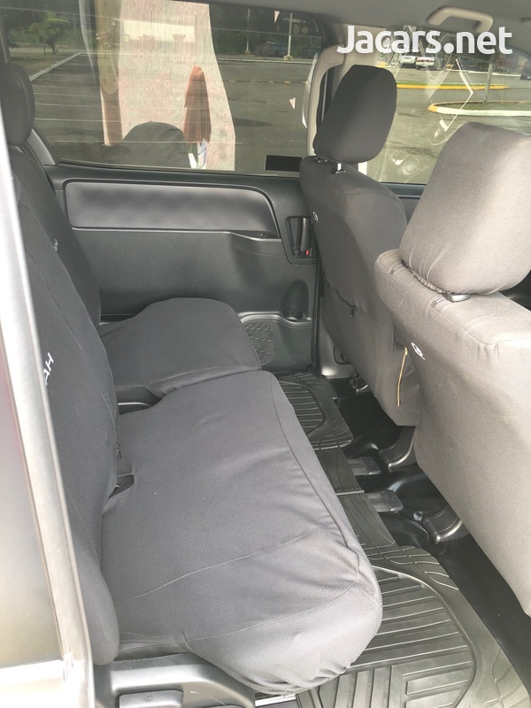 Toyota Noah 2,0L 2016-11