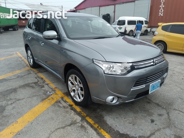 Mitsubishi Outlander 2,5L 2013-1