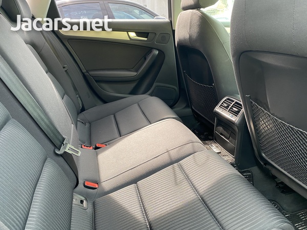 Audi A4 2,0L 2012-4