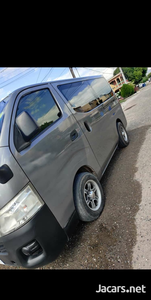 2013 Nissan Caravan-10