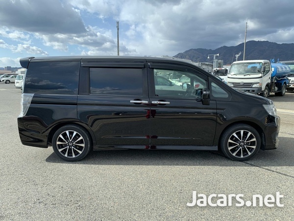 Honda Stepwgn 2,0L 2013-7