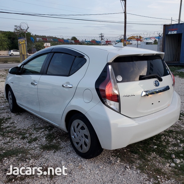 Toyota Aqua 1,5L 2016-8