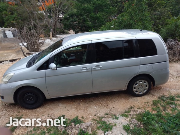 Toyota Isis 1,8L 2011-3