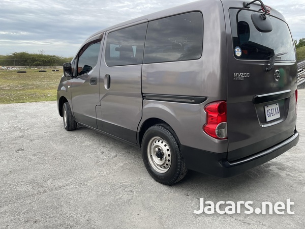 NISSAN NV 200-4