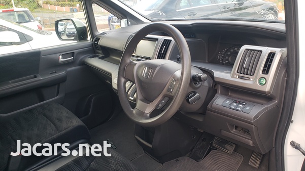 Honda Stepwgn 2,0L 2013-7