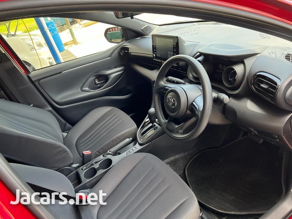 Toyota Yaris 1,0L 2021-8