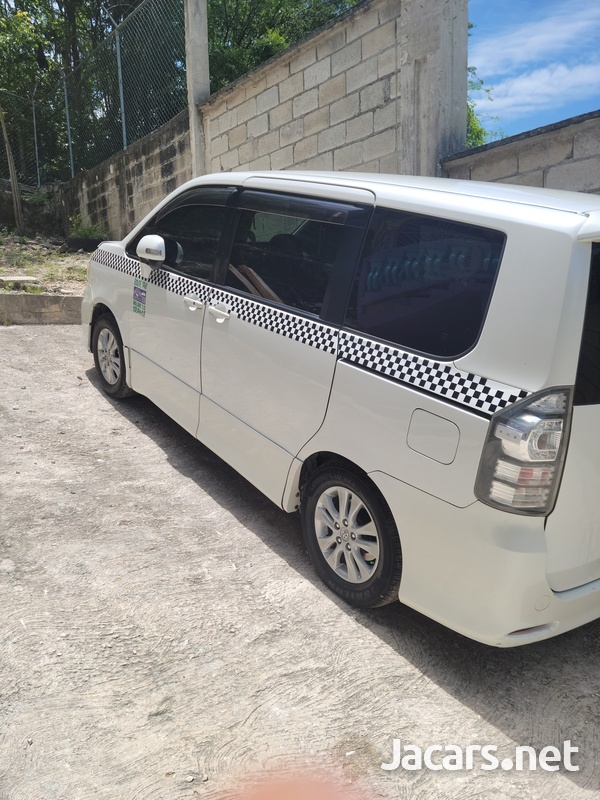 Toyota Voxy 2,0L 2010-2