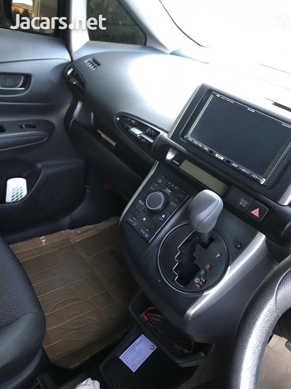 Toyota Wish 2,0L 2013-3