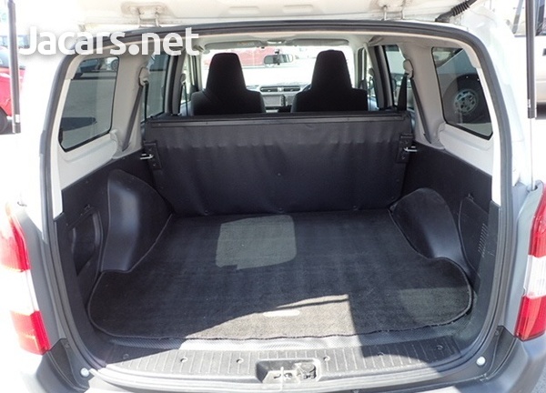 Toyota Probox 1,3L 2016-7