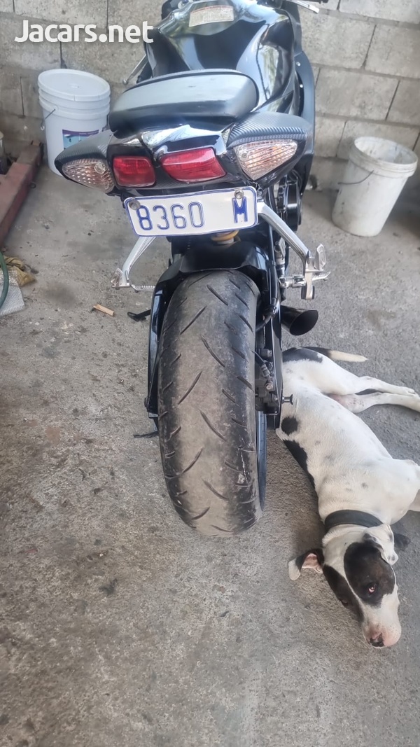 Suzuki GXR 2010-4