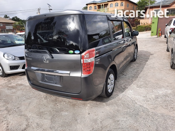 Honda Stepwgn 2,0L 2013-5