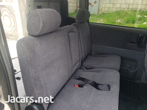 Toyota Voxy 2006-6