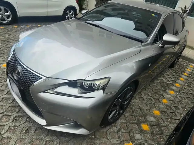 Lexus IS