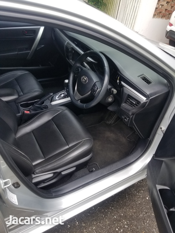 Toyota Corolla Altis 1,6L 2016-5