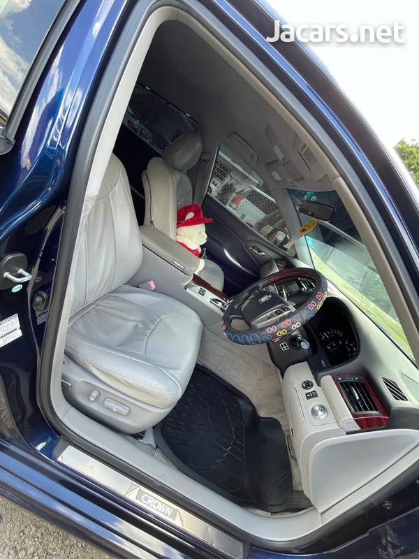 Toyota Crown 2,5L 2011-7