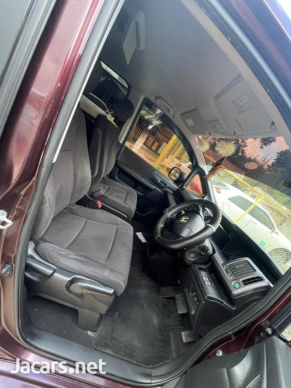 Honda Stepwgn Spada 2,0L 2010-9