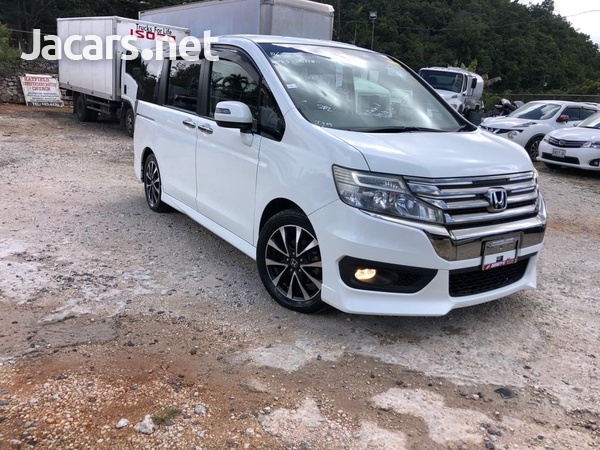 Honda Stepwgn Spada 2,0L 2013-1
