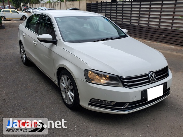 Volkswagen Passat 2,0L 2012-1